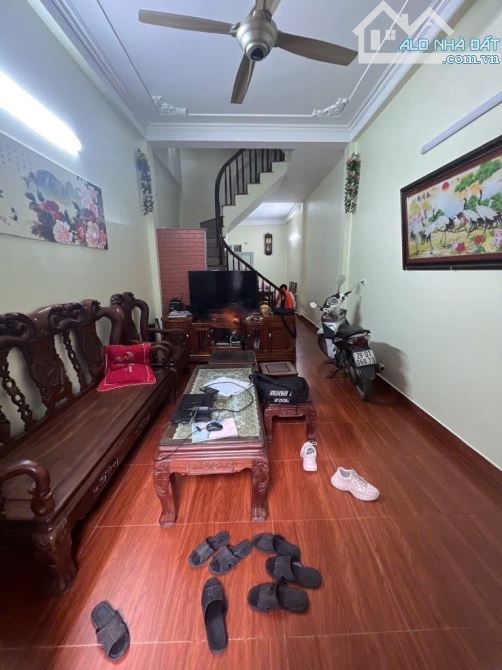 B.Á.N NHÀ THỊ TRẤN ĐAN PHƯỢNG , GẦN CHỢ, GẦN Ô TÔ ,  DÂN XÂY KIÊN CỐ  45M2, 4 TỶ 8 - 1