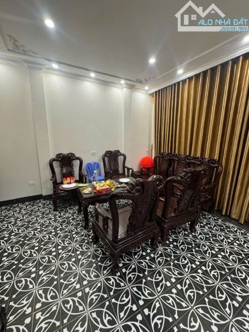 MẶT PHỐ TÂY SƠN  - ĐỐNG ĐA - DT 40M2 x 8T - MT 5M-28,2 TỶ-VỈA HÈ-KD KHỦNG-THANG MÁY - 1