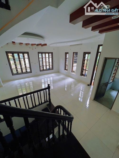 CẦN BÁN GẤP NHÀ BÔ ĐỀ - LÔ GÓC Ô TÔ 7 CHỖ- 1 NHÀ RA PHỐ - 1