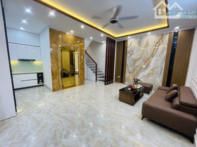 Bán nhà thịnh liệt, 6 tầng, thang máy, 11.5 tỷ, ô tô đỗ cổng, gần ao sào - 1