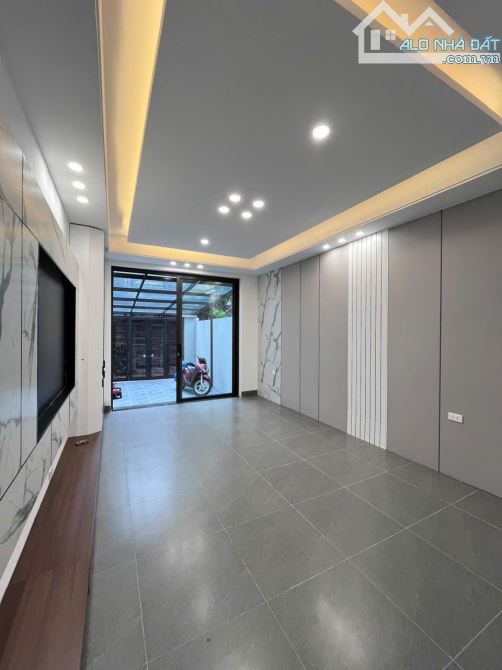 Bán NR tại khu TT Licola, 488 Ngọc Hồi, 11 tỷ, 102 m2, 5 tầng, có thang máy. Uy tín! - 1