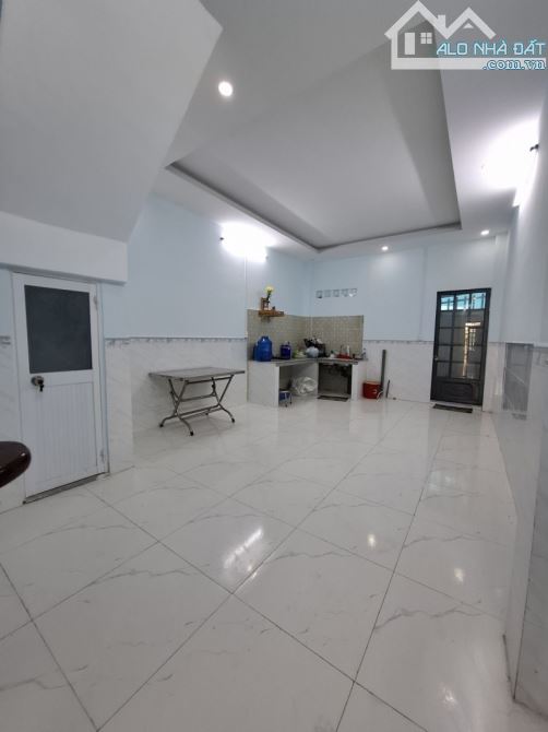 Bán nhà Cần Giuộc, hẻm xe hơi, đường Tám Đúng, 96m2, 1 lầu, giáp Bình Chánh, dưới 2 tỷ - 1