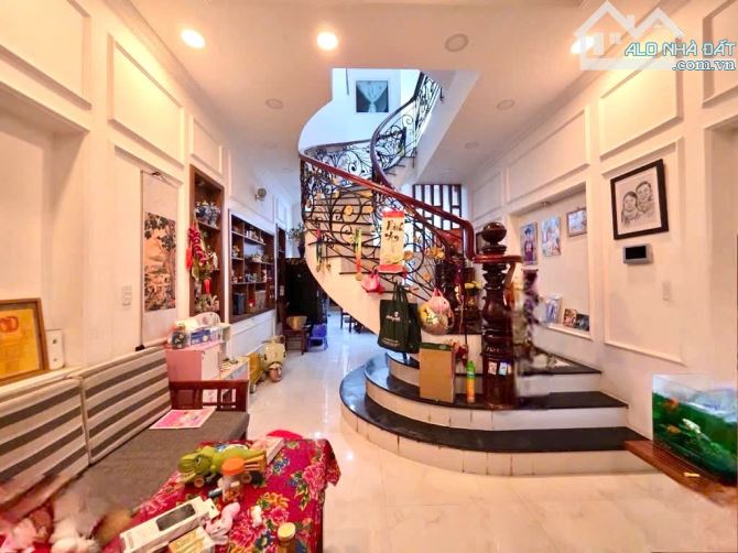 2 ÔTÔ TRÁNH NHAU, NHÀ ĐẸP ĐÁNG HƯỞNG THỤ, 95m2, 3 TẦNG ĐÚC, TẶNG NỘI THẤT SỊN, LONG TRƯỜNG - 1