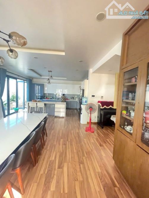 Bán Biệt thự Cao cấp, Tân Quy Đông, P.Tân Phong, Q7, 12m x 20m, 240m2, 3 lầu, chỉ 40 tỷ! - 1