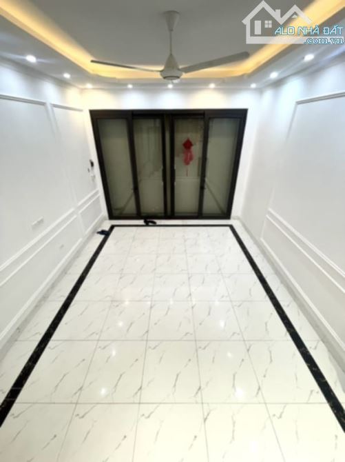 BÁN NHÀ BẰNG LIỆT 5 TẦNG 5 PHÒNG MT 4M Ô TÔ ĐỖ CỬA - 1
