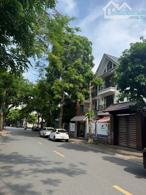 BÁN MẢNH ĐẤT HIẾM KHU ĐÔ THỊ VƯỜN ĐÀO - 300M² - VỊ TRÍ ĐỈNH, PHONG THỦY VƯỢNG - 1