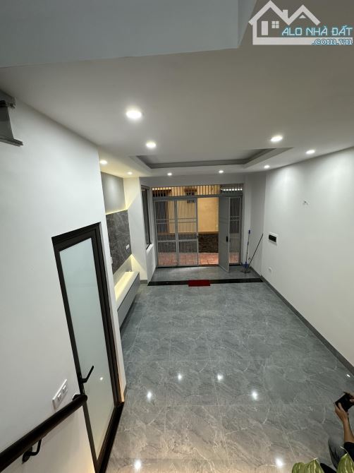 Nhà đẹp ở luôn Trần Cung Bắc Từ Liêm. Sổ vuông 50m, 5 tầng MT3m6 Giá 11 tỷ Ngõ 3 gác - 1