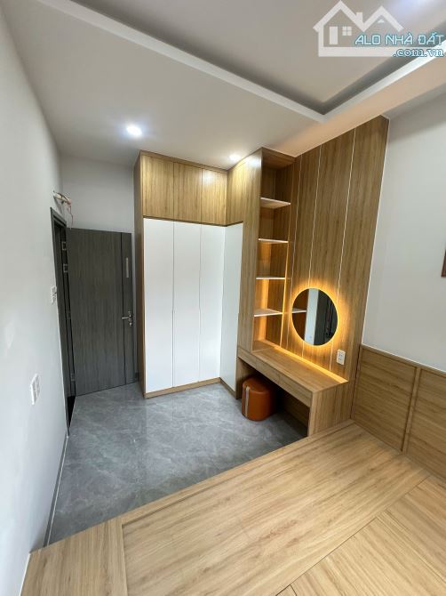 Bán nhà Phạm Văn Đồng có sân vườn đầy đủ nội thất sát bên sân bay Tân Sơn Nhất chỉ nhỉnh 3 - 14