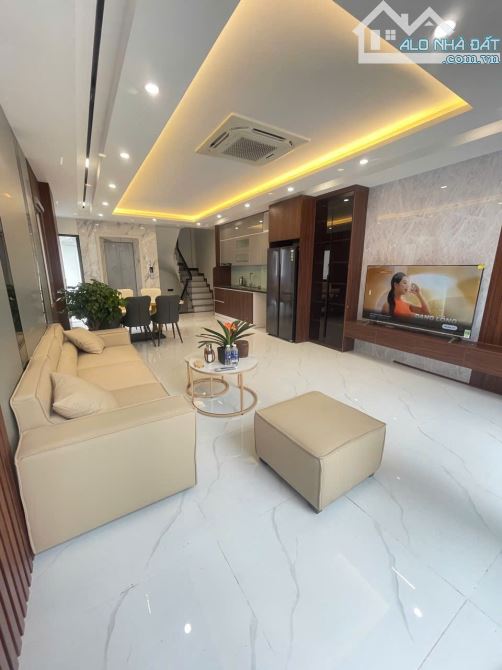 BÁN NHÀ NGUYỄN SƠN - 11 TỶ - DT40M - MT 4,26M - 6 TẦNG THANG MÁY - 2