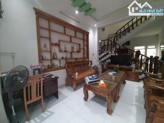 CHO THUÊ NHÀ 2 LẦU 1 TR ..KHU BẾN ĐÌNH  ..PHƯỜNG 6 VT ✔DT : 100m2  ✔Nhà có ..3p ngủ,1 pk - 2