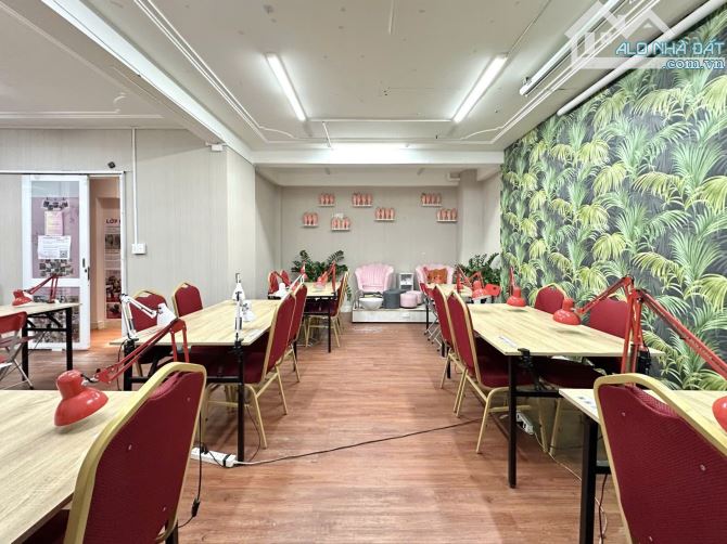 Biệt thự mặt tiền Hoa Lan 8x18, khu Vip Phan Xích Long, Quận Phú Nhuận - 2