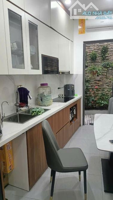 8,6 tỷ 42m2, 5T, MT hoa hậu, 2 thoáng, dân xây phố Minh Khai, HBT ngõ ba gác tránh SH - 2