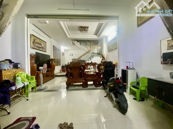 NHÀ 4 TẦNG HUỲNH THỊ HAI Q12- HẺM OTO NGỦ TRONG NHÀ- GIÁ 4TY750 - 2