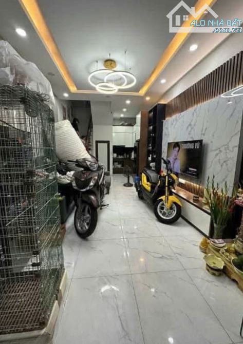 8 tỷ, nhà Kim Ngưu, HBT, ngõ rộng, thoáng 32m3, 4T, mặt tiền hoa hậu - Vị trí nhà cực kỳ đ - 2