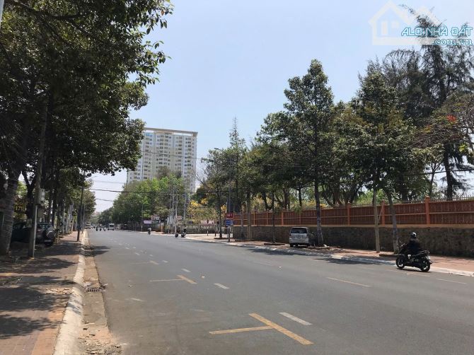 780M2 THỔ CƯ TOÀN BỘ MẶT TIỀN ĐƯỜNG 25M GẦN BIỂN - 2