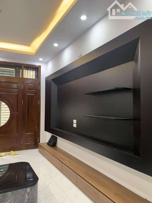 Bán nhà Võ Chí Công, mới koong, ngõ thông, sát phố, an sinh đỉnh, 35m2 chỉ 8.x tỷ - 2