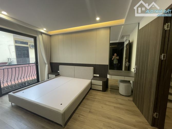 BÁN NHÀ PHỐ TRẠM.  6 TẦNG. CHỈ 10 TỶ.  THANG MÁY.Ô TÔ NGỦ TRONG NHÀ - 2