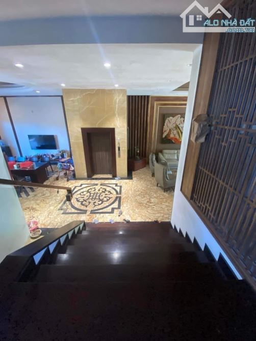 Bán căn siêu biệt thự quận cầu giấy  có hầm và thang máy 306m2 nhỉnh 90tỷ - 2
