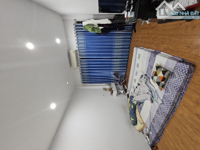 Bán nhà Ngọc Thụy 44m2, 4 tầng, 8 t.ỷ hơn, ô tô, ngõ nông, gần trường Việt Pháp   Vị trí: - 2