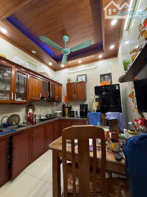 BÁN ĐẤT TẶNG NHÀ TẠI CỔ NHUẾ - CÁCH Ô TÔ VÀI MÉT - 36M2, 4 TẦNG, MT 3M - GIÁ 7,5 TỶ - 2