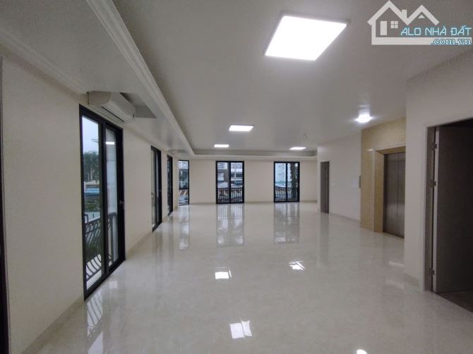 Cho thuê LK thông sàn thang máy 90 Nguyễn Tuân, Q Thanh Xuân. DT 80m x 5t, mt 5m.Giá 42tr - 2