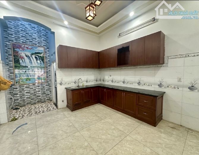 BÁN NHÀ 3 TẦNG ĐẸP – HẺM XE HƠI VÀO NHÀ – SÁT MẶT TIỀN TRẦN THỊ HÈ – QUẬN 12 – 65M2 – SHR - 2