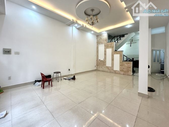 Gấp bán nhà, gần Điện Biên Phủ, Bình Thạnh, 3 tầng, giá 15 tỷ, dt 65m2. - 2