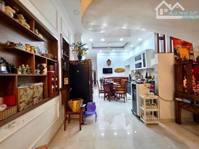 2 ÔTÔ TRÁNH NHAU, NHÀ ĐẸP ĐÁNG HƯỞNG THỤ, 95m2, 3 TẦNG ĐÚC, TẶNG NỘI THẤT SỊN, LONG TRƯỜNG - 2