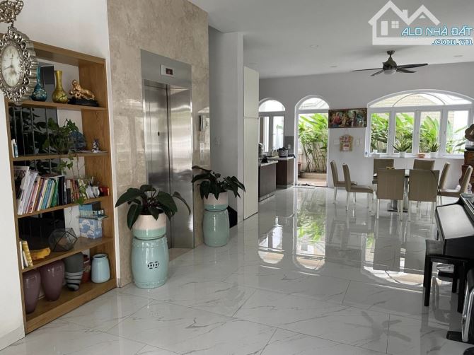 Bán gấp Biệt thự 99 Nguyễn Thị Thập, PMH, P.Tân Phú, Q7, 220m2 5 lầu, chỉ 47 tỷ! - 2