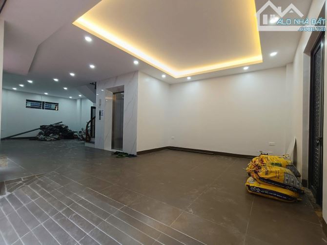 BÁN NHÀ -TRẦN CUNG -LÔ GÓC, ÔTÔ TRÁNH -GẦN PHỐ -58M2 -7TẦNG,THANG MÁY - MT11.2m- 18.5 TỶ - 2