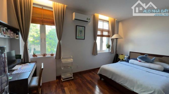 Bán Biệt thự Phú Mỹ Hưng, Nam Thông, Q7, 11m x 18m, 198m2, 3 lầu, chỉ 54,5 Tỷ! - 2