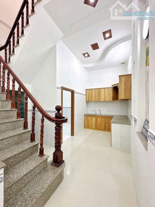 Bán gấp nhà 2 tầng, đương ô tô 8 mét, ngay Man Thiện, gần Lê Văn Việt, Lã Xuân Oai - 2