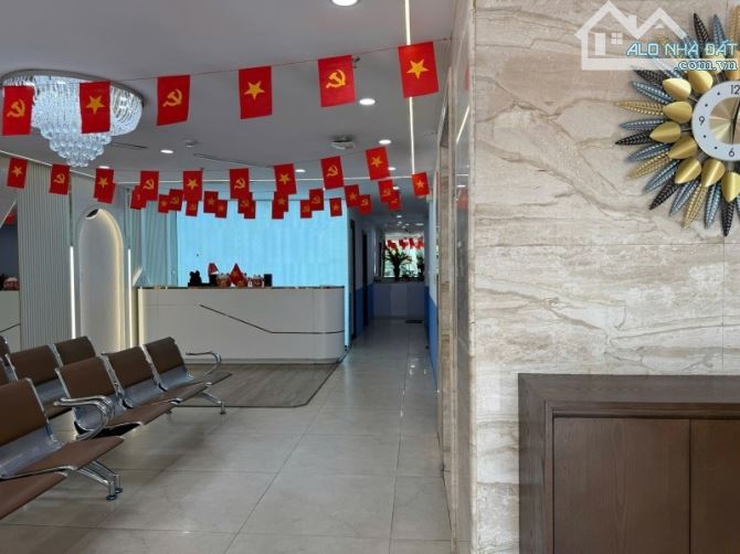 Tòa nhà mặt phố Triệu Việt Vương - Hai Bà Trưng, DT 133 m2, 10 tầng, mt 7.1 m, chào 165 tỷ