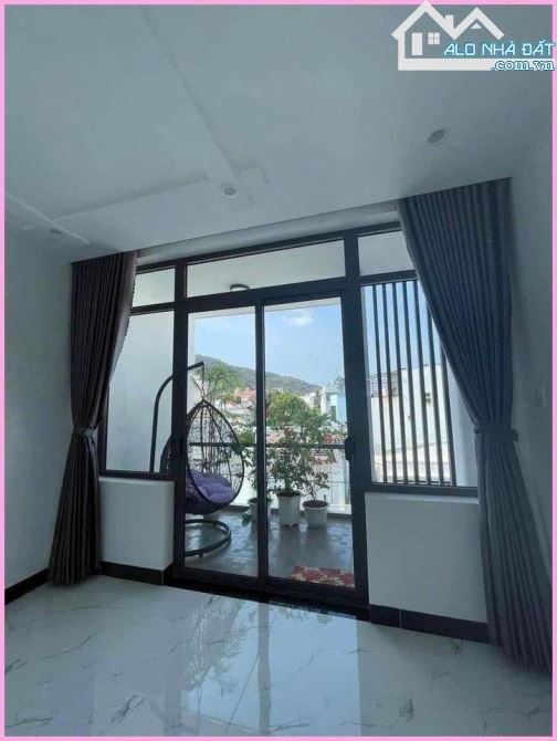 CHO THUÊ NHÀ HẺM OTO ĐƯỜNG BACU PHƯỜNG 4 TPVT ✔️Nhà 1 trệt 2 lầu gồm phòng khách, bếp, 3 p - 3