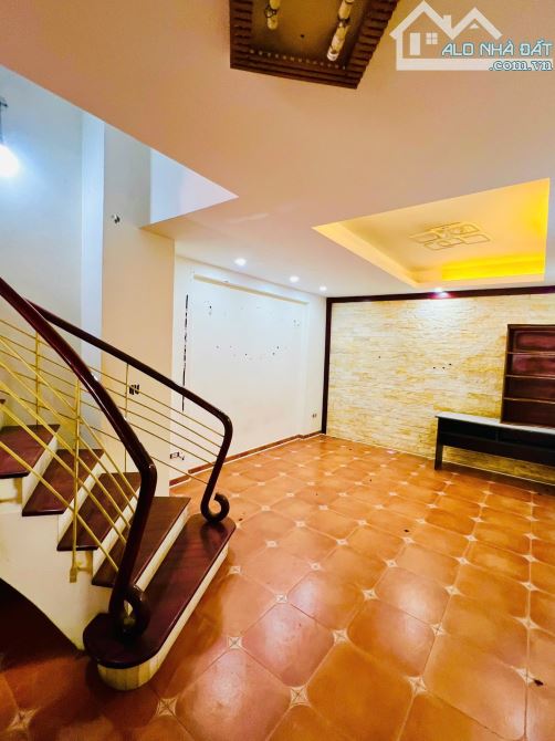 NHỈNH 25 TỶ  NHÀ PHÂN LÔ, Ô TÔ, KINH DOANH, PHỐ DUY TÂN , CẦU GIẤY, DT 50M, 5 TẦNG, MT 4M - 3