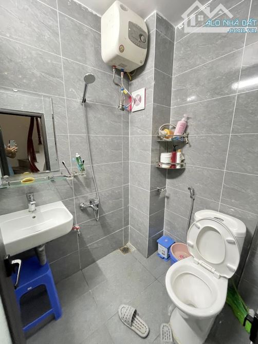 BÁN NHÀ NGUYỄN CHÍNH 25M x 5 TẦNG GẦN PHỐ GIÁ TỐT CHỈ 3.55 TỶ - 3