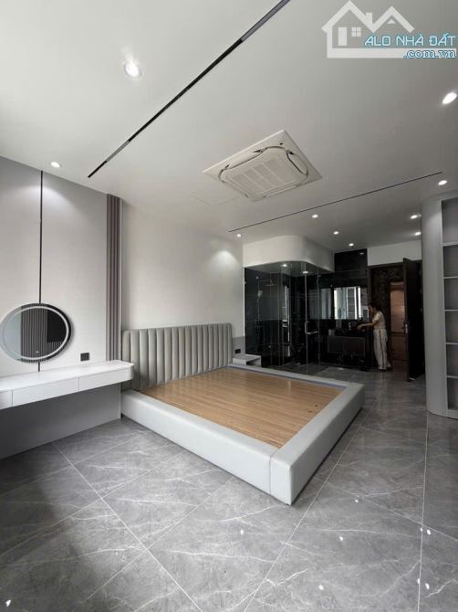 BÁN NHÀ MỚI, ĐẸP NGUYỄN VĂN CỪ – Ô TÔ 7 CHỖ TRÁNH – NỞ HẬU – 40M2 CHỈ 19,5 TỶ - 3