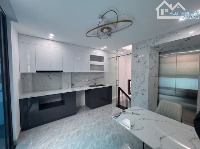 Bán nhà siêu phẩm Trần Khát Chân Lò Đúc 40m x 5 Tầng Giá 8,65 Tỷ Thang Máy - 3