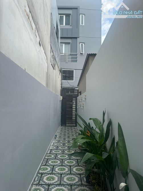 Bán nhà Phạm Văn Đồng có sân vườn đầy đủ nội thất sát bên sân bay Tân Sơn Nhất chỉ nhỉnh 3 - 3