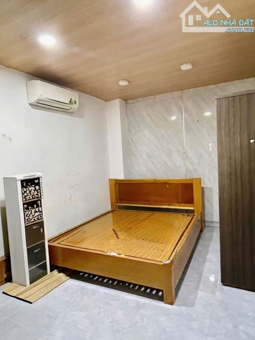 NGANG KHỦNG 8M - CHIA THÀNH 2 CĂN RIÊNG BIÊT VỪA Ở VỪA CHO THUÊ - HẺM XE TẢI - CHỈ 5.x TỶ - 3