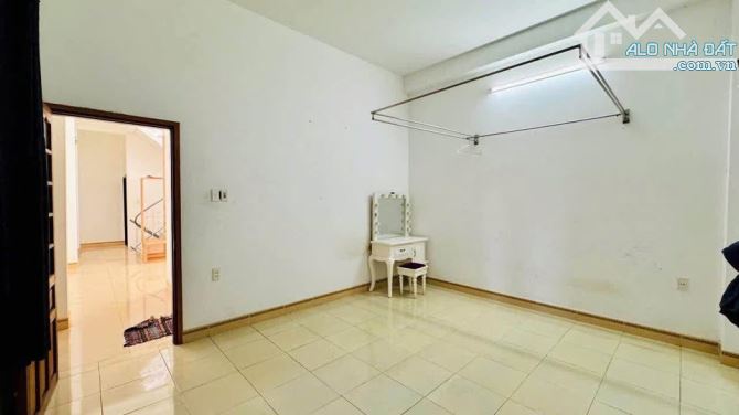 NHÀ 2,5 TẦNG VEN BIỂN ĐƯỜNG YÊN KHÊ 2 (7,5M) - VỊ TRÍ ĐẮT ĐỊA - GIÁ 6,X TỶ - 3