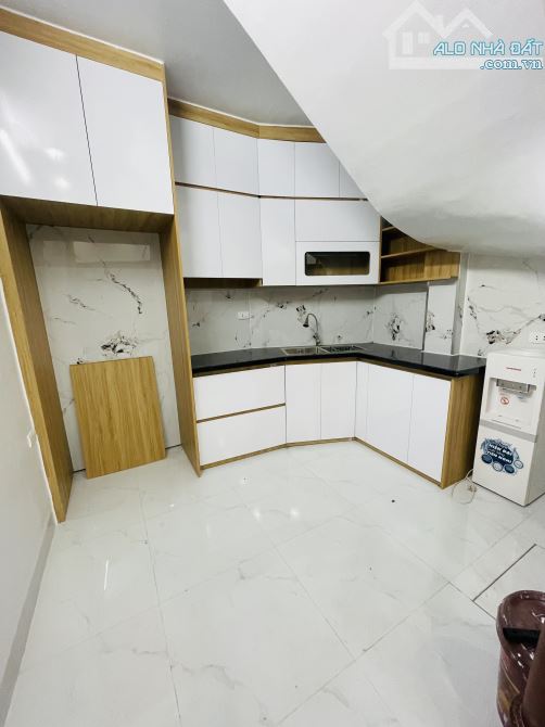 Cầu Giấy 5 Tầng Đủ Nội Thất Siêu Đẹp DT 35m .Trung Tâm Quận.10m Ra Ô Tô Tránh .Giá 7,6 Tỷ - 3