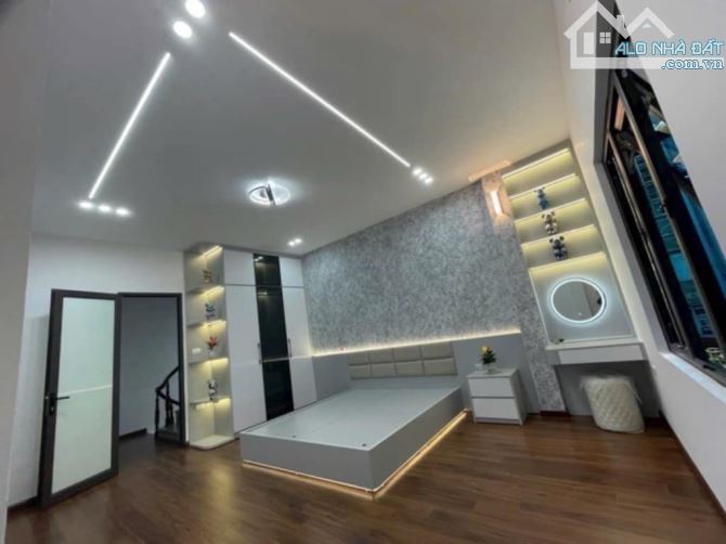 BÁN NHÀ HOÀNG LIỆT 5 TẦNG 4 PHÒNG MT 4M Ô TÔ ĐỖ CỔNG 6 TỶ NHỈNH - 3