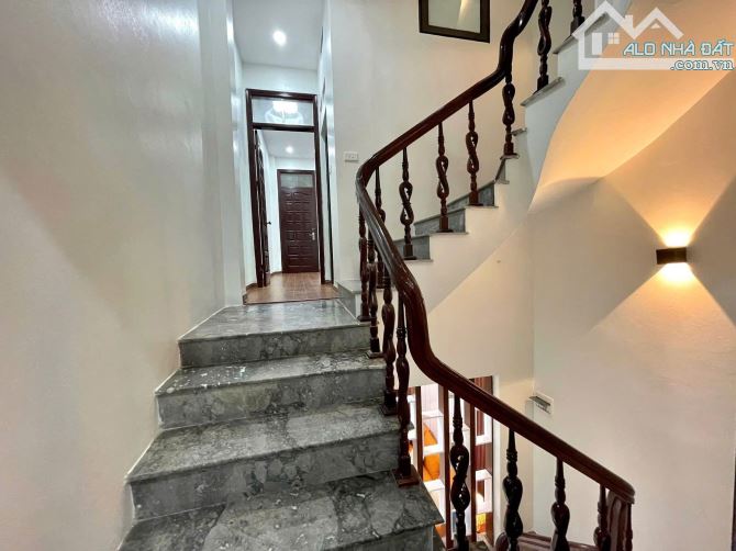 Tôi cần bán nhà 4T*45m2,ngã 4Tô Hiệu-Hoàng Diệu(đối diện chợ Hà Đông).Ôtô đỗ 10m.Giá 8tỷ6 - 3