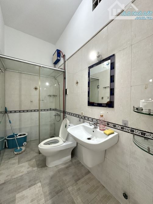 Gấp bán nhà, gần Điện Biên Phủ, Bình Thạnh, 3 tầng, giá 15 tỷ, dt 65m2. - 3