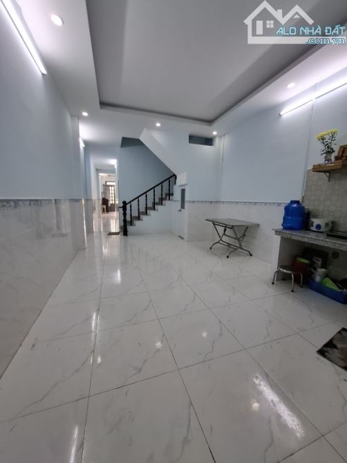 Bán nhà Cần Giuộc, hẻm xe hơi, đường Tám Đúng, 96m2, 1 lầu, giáp Bình Chánh, dưới 2 tỷ - 3