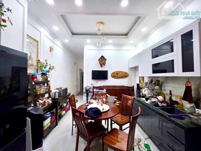 2 ÔTÔ TRÁNH NHAU, NHÀ ĐẸP ĐÁNG HƯỞNG THỤ, 95m2, 3 TẦNG ĐÚC, TẶNG NỘI THẤT SỊN, LONG TRƯỜNG - 3