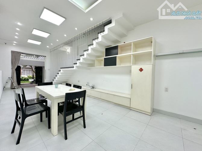 NGAY ĐẠI HỌC VĂN LANG – 100M2 – KHU ĐỒNG BỘ 4 TẦNG - CÔNG VIÊN TRƯỚC NHÀ - 3