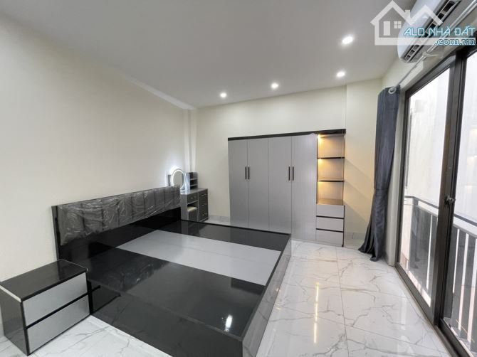NHÀ MỚI KÍNH KOONG 4,5 TY - CỰ KHỐI THẠCH BÀN -  4 TẦNG GẦN Ô TÔ - FULL NỘI THẤT - 2