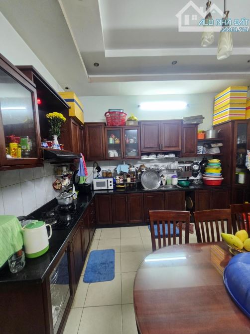 Chủ gấp! Bán nhà HXH GẦN mặt tiền Thống Nhất; DT 68m2 3PN khuôn đất vuông đẹp; siêu phẩm - 3